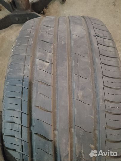 Royal Black Royal Performance 245/40 R18