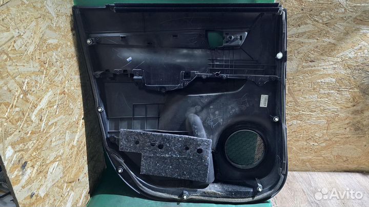 Обшивка двери задняя правая R G8 toyota Hilux (2015- 2020)