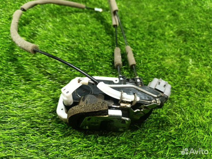 Замок двери передний Nissan Ad Y12