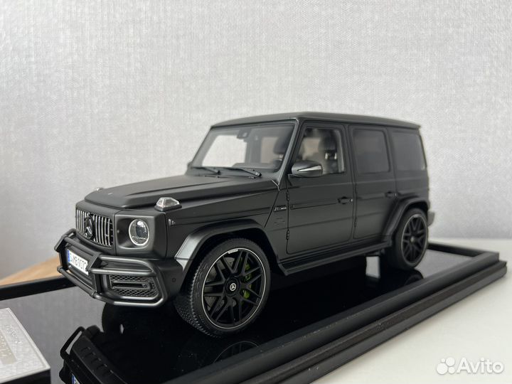 Mercedes g63 amg 1:18 Motorhelix матовый