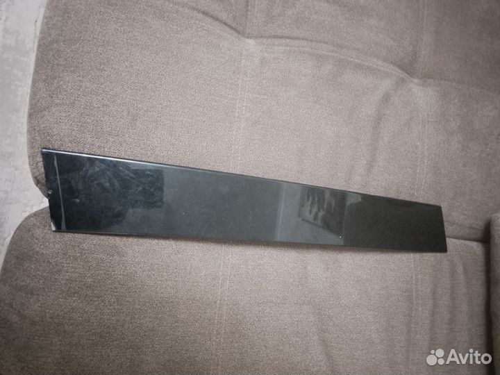 Планка на заднюю дверь вертикальная задняя