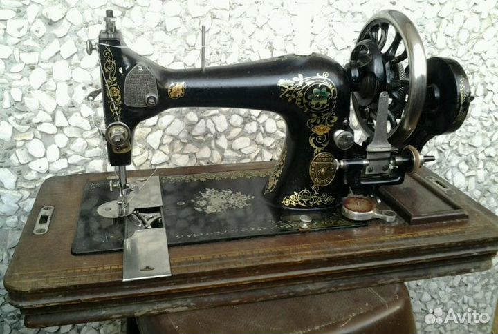 Машинка швейная. Коллекционная. В рабочем состояни