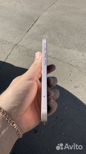 Телефон iPhone 13