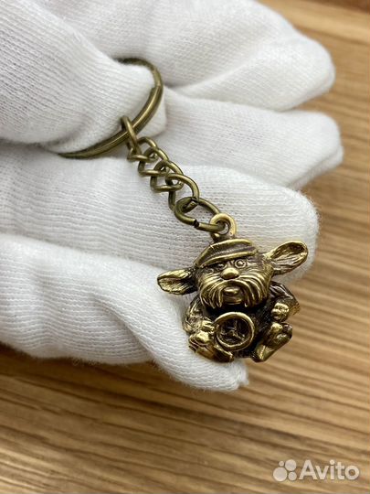 Брелок бронзовый авто домовой фигурка