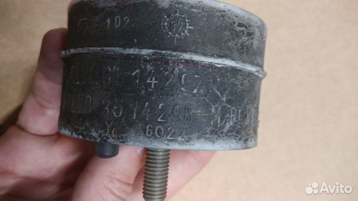 Опора двигателя, левая для Volvo