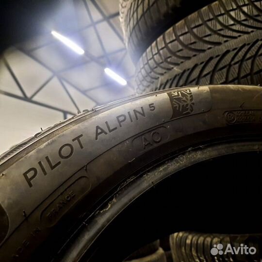 Michelin Alpin 5 235/50 R19 103H