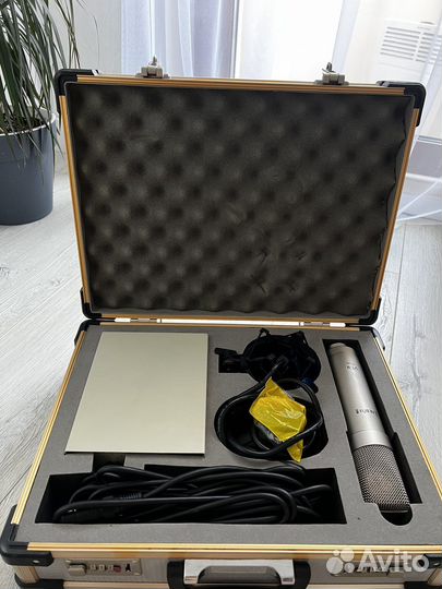 Студийный микрофон