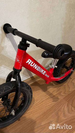 Беговел runbike beck с надувными колесами