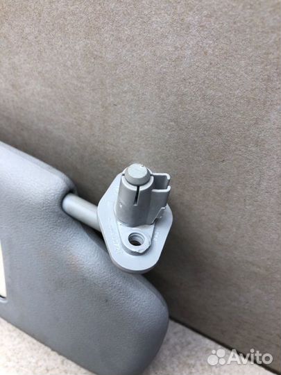 Козырек солнцезащитный Volvo V40 универсал B4204T3