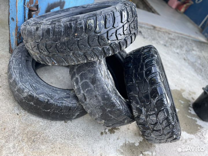 Kumho Road Venture MT 834 215/75 R15