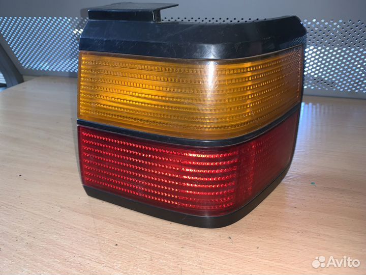 Фонарь задний наружный правый SED VW passat B3 88