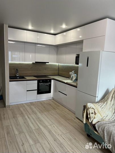 Кухонный гарнитур белый глянец Акриловые фасады мо