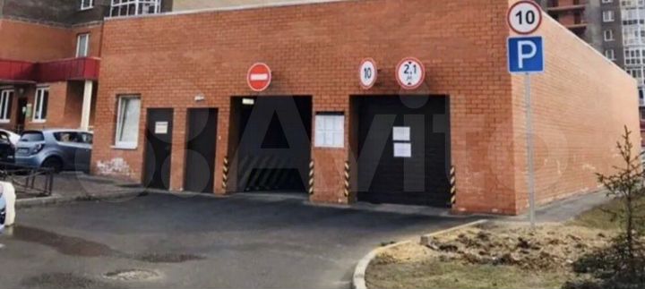 Машиноместо, > 30 м²