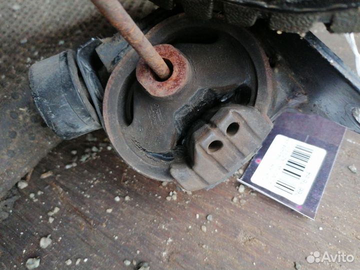 Подушка двс Toyota Ipsum ACM21W передний левый