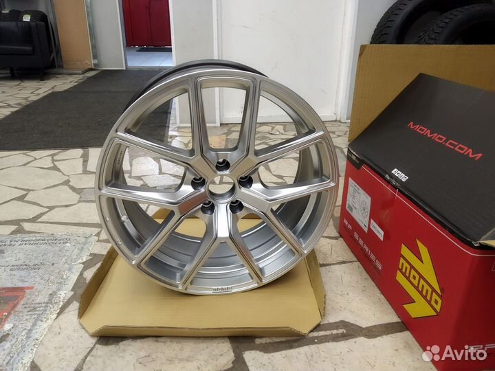 Momo SUV RF-01 8.5x20/5x114.3 ET 25 Dia 60.1 Titan