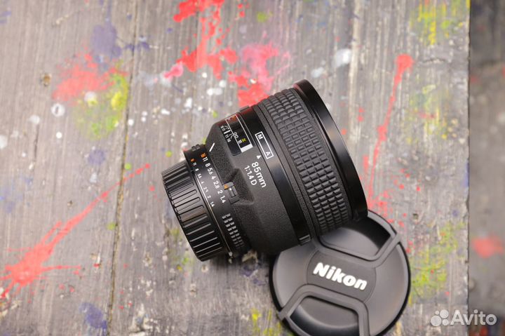 Nikon 85mm f/1.4D AF s/n822