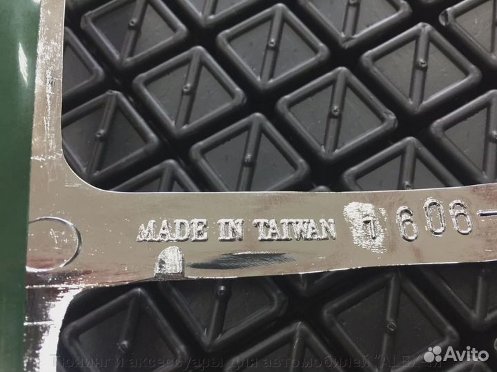 Накладки на задние фонари Toyota Land Cruiser 80