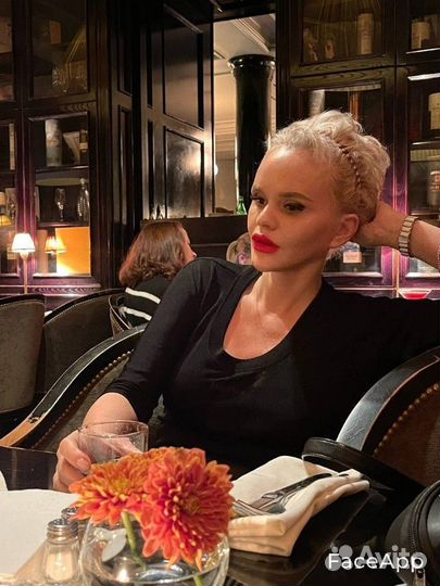 Актриса, модель