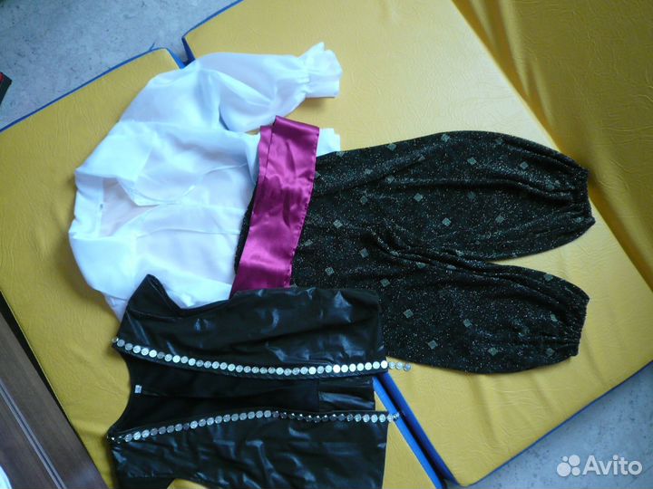 Прокат Новогодних костюмов 8шт. (от 4-12 лет)