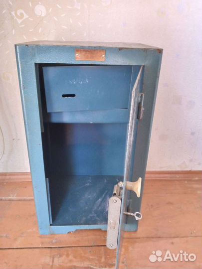 Сейф металлический