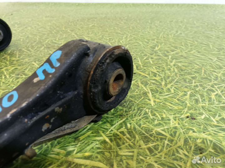 Рычаг передний правый Lexus Lx600