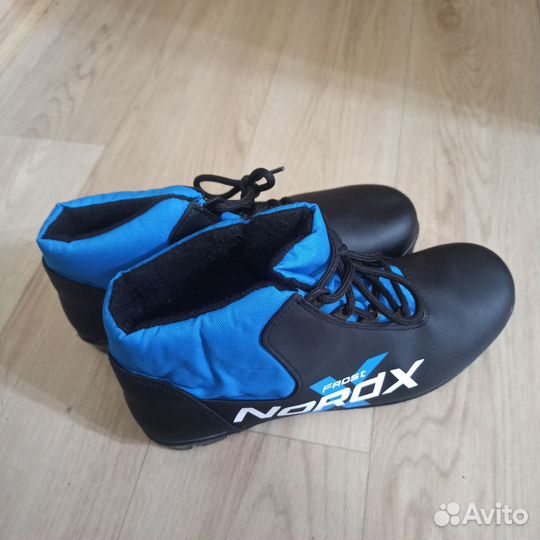 Лыжные ботинки 43 размер nnn