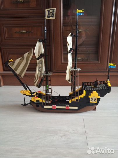 Lego пиратский корабль