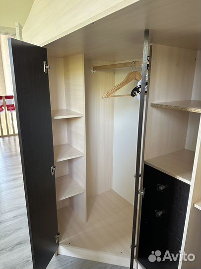 Кровать чердак со столом и шкафом