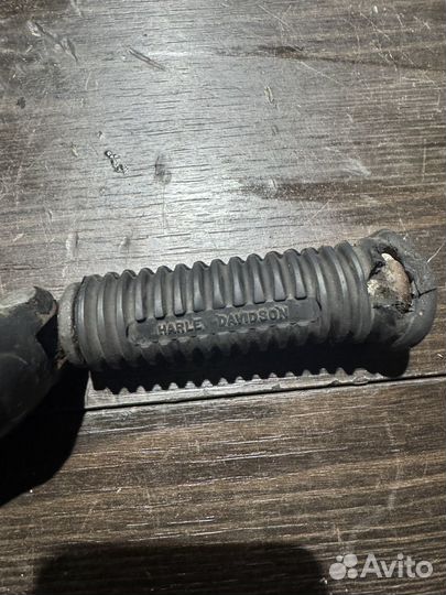 Кронштейн правой подножки Harley-Davidson XL883