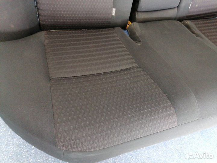Сиденье заднее Toyota Corolla E150