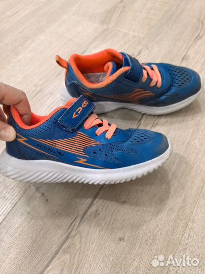 Кроссовки детские 28