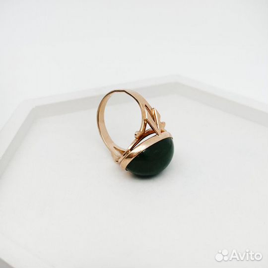 Золотое кольцо с нефритом СССР 583 пробы