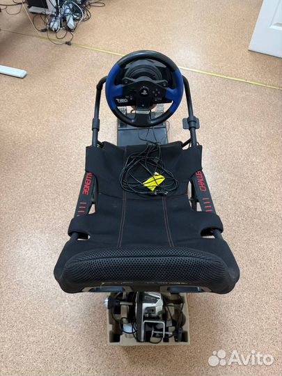 Кокпит для симрейсинга playseat + ThrustMaster T15