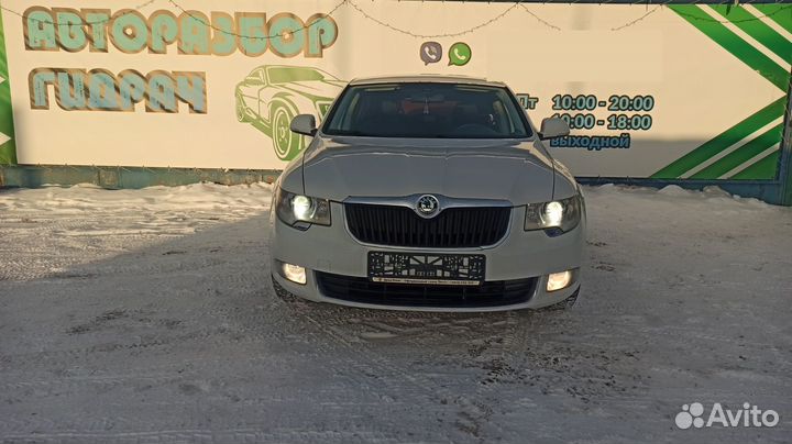 Кронштейн Skoda Superb 2 3C0802128 Отличное состояние