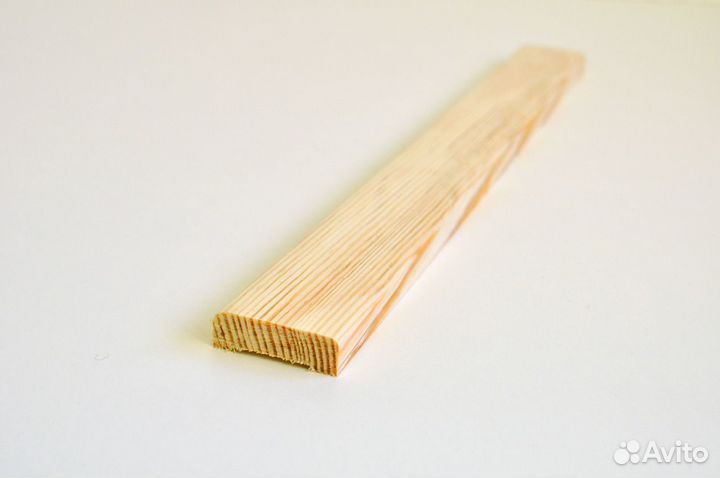 Плинтуса и наличники из сосны в ассортименте