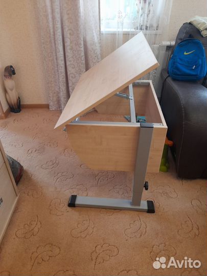 Школьная парта бу.хорошем состояние