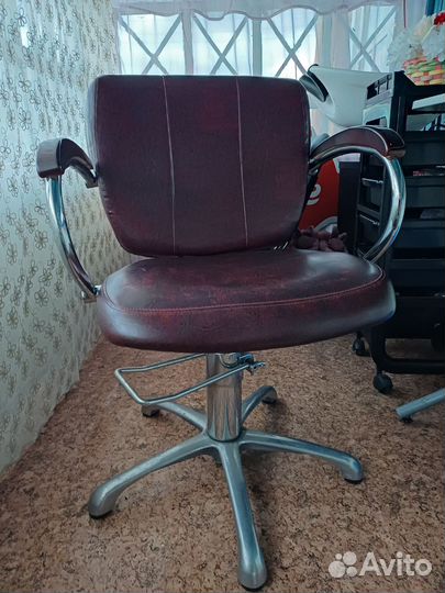 Парикмахерское кресло кожаное