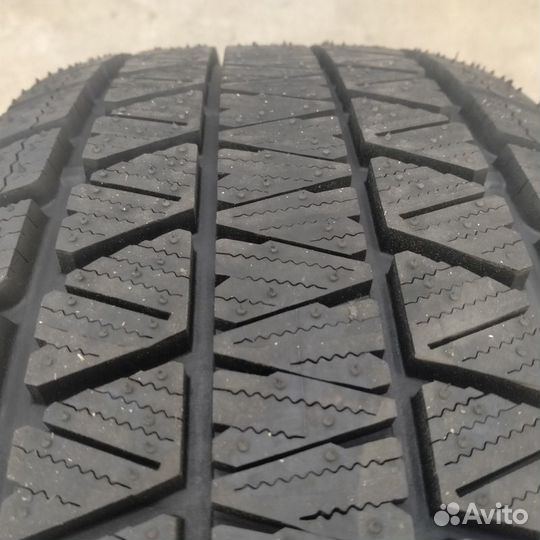 Bridgestone Blizzak DM-V3 285/45 R22 110T