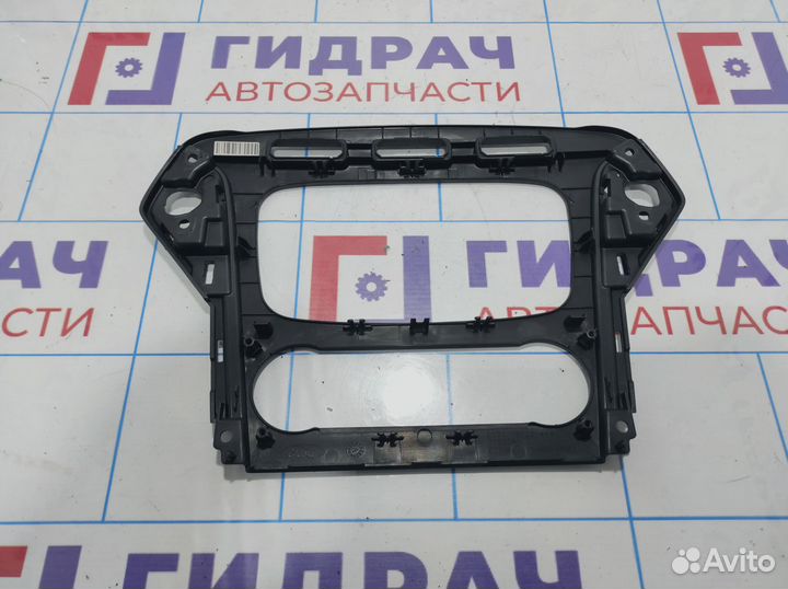 Накладка торпедо центральная Ford Mondeo 4 (BD) 1778484