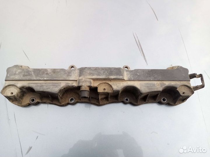 Клапанная крышка Citroen C4 1.6л Peugeot 307