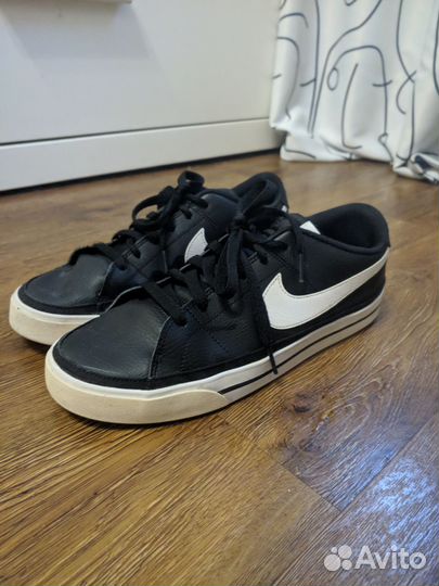 Nike court legacy