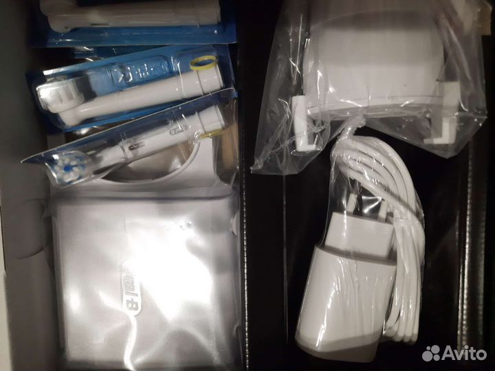 Электрическая зубная щётка Oral-B Genius 8000-9000