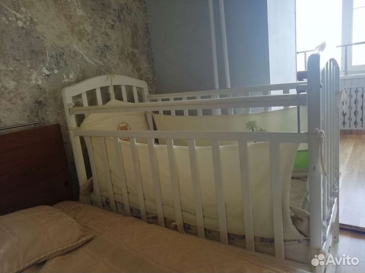 Детская кровать с бортиком и матрасом