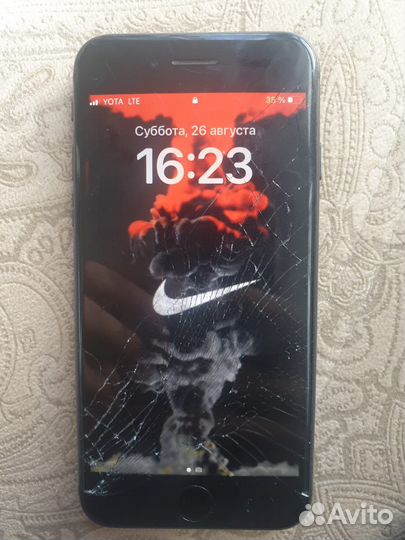 Телефон iPhone 8 64 гб