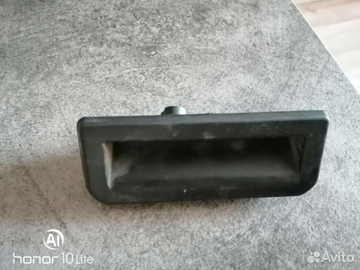 Кнопка открывания багажника