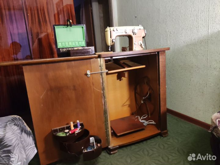 Швейная машина - тумба