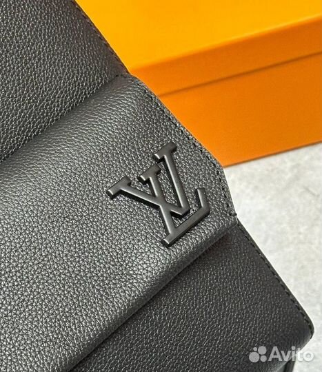 Сумка слинг Louis Vuitton Pilot