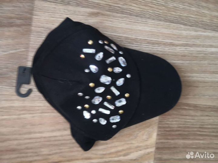 Бейсболка женская со стразами