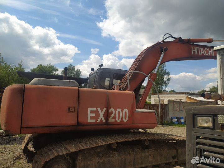 Гусеничный экскаватор Hitachi EX 200, 1999