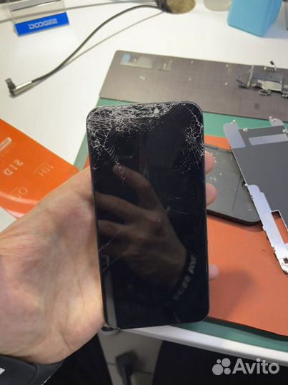 Переклейка и замена битых дисплеев